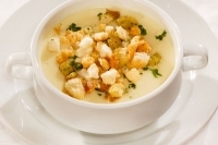 Cream of garlic soup with croutons - 