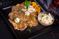 T-bone steak (400g) mit Kräuterbutter - 