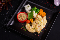 Chicken breast fillet (220 g) á la Madagascar - 