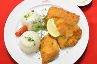 филе сома с рисом и соусом Грибиче -